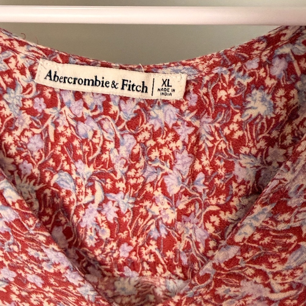 Abercrombie & Fitch Red Floral Smocked Blouse Size XL - Picture 2 of 7